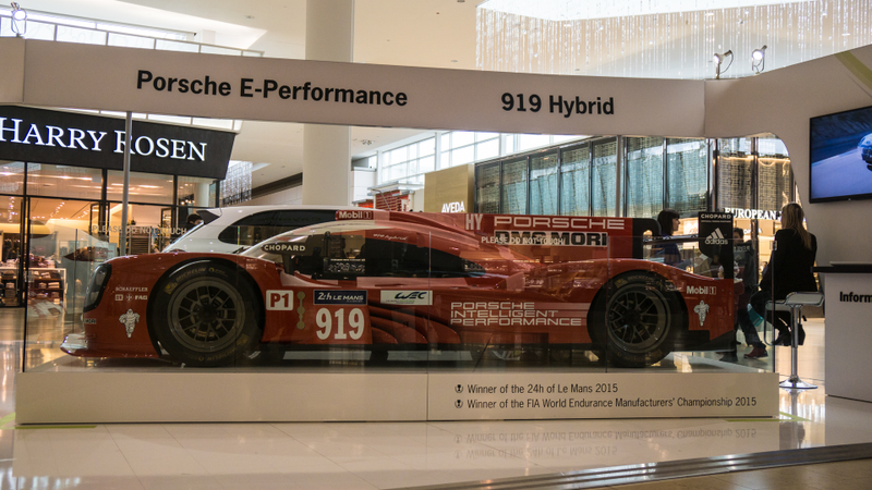 Illustration for article titled The Time Porsche Parked a 919 Inside a Mall